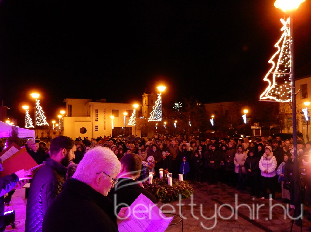 Fellobbant a szeretet lángja is 26